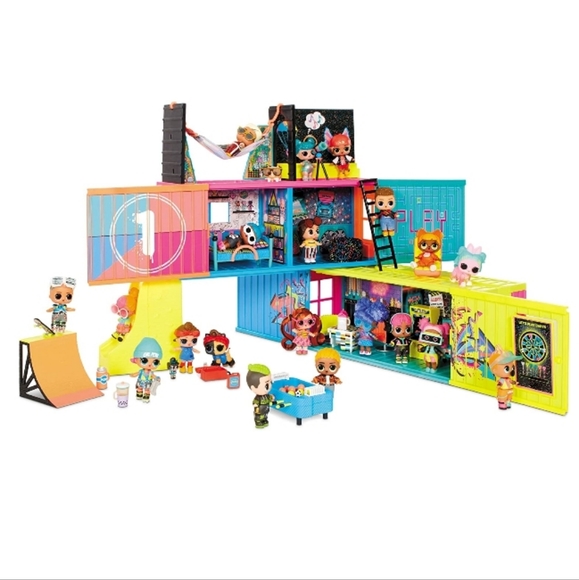 L.O.L. Surprise! Clubhouse Playset with 40+ Surprises and 2 Exclusives Dolls - Picture 9 of 10